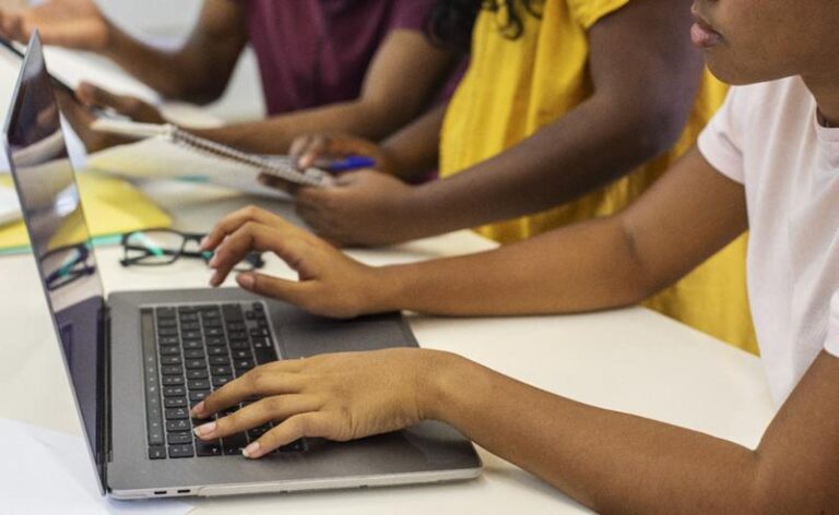 Inscrições para concurso de Bolsas da Escola Técnica FAT terminam nesta sexta