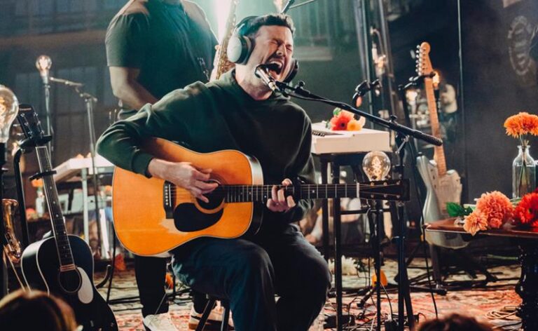 SYML lança o álbum ao vivo “Paris Unplugged”