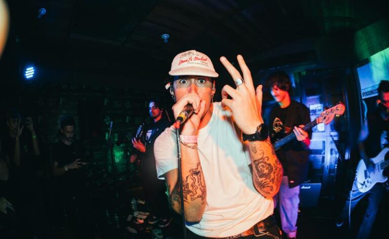 Show autoral de André Rossi abre a Festa do Rubão: Especial Charlie Brown Jr. no Jai Club, em São Paulo