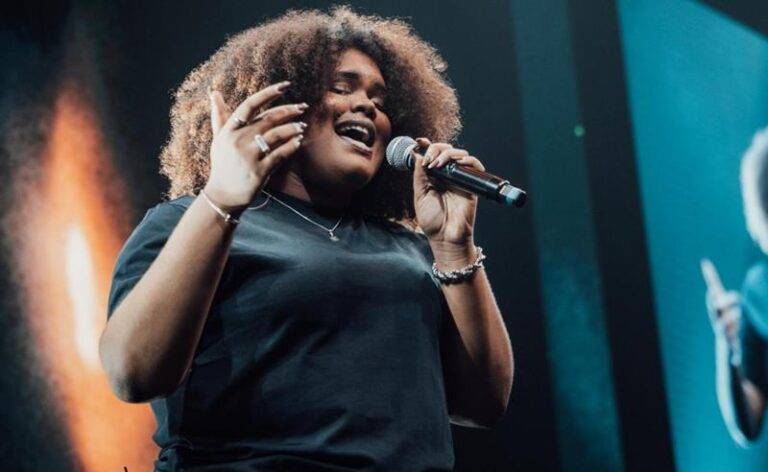 Lavinnia é atração confirmada no stand da AS Divulgadora Music durante a Expocristã Rio