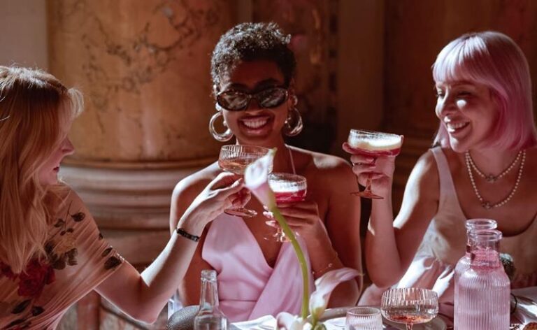 Brutal Fruit lança plataforma global “Pink Table” na Semana da Moda de Paris e reforça conexão com moda e celebração feminina