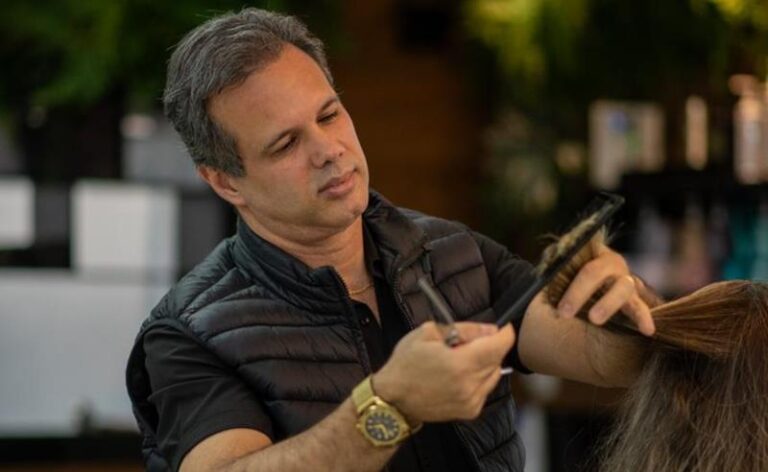 O segredo de beleza que é o novo luxo: cabelos saudáveis de dentro pra fora — e de fora pra dentro