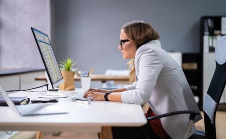 Postura digital: o impacto do uso de telas no corpo e o papel do movimento na prevenção da dor
