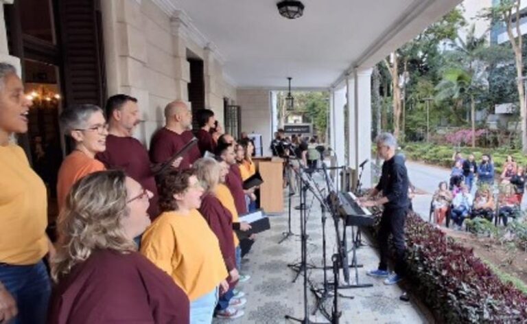 É HOJE! Coral Asa da Palavra transforma poesia em música na Casa das Rosas
